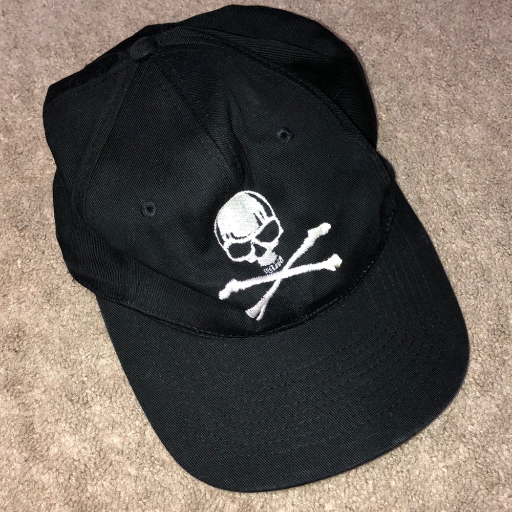 Crossbone skull cap